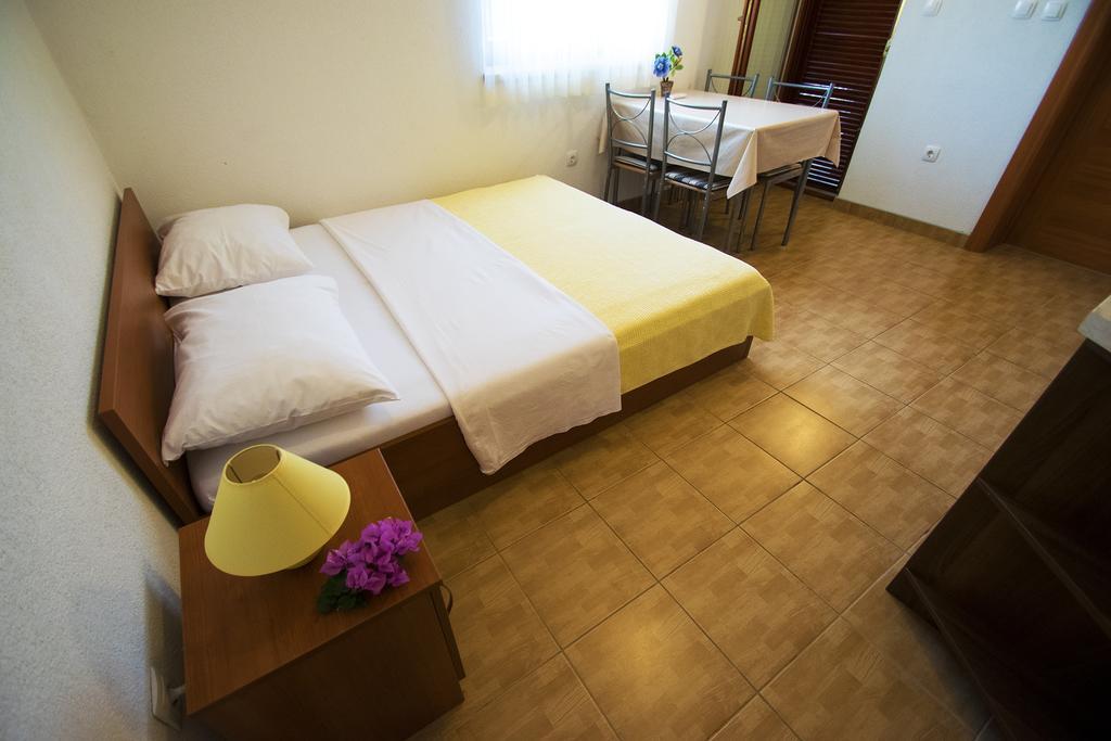 Apartments Zile Starigrad Paklenica Rom bilde