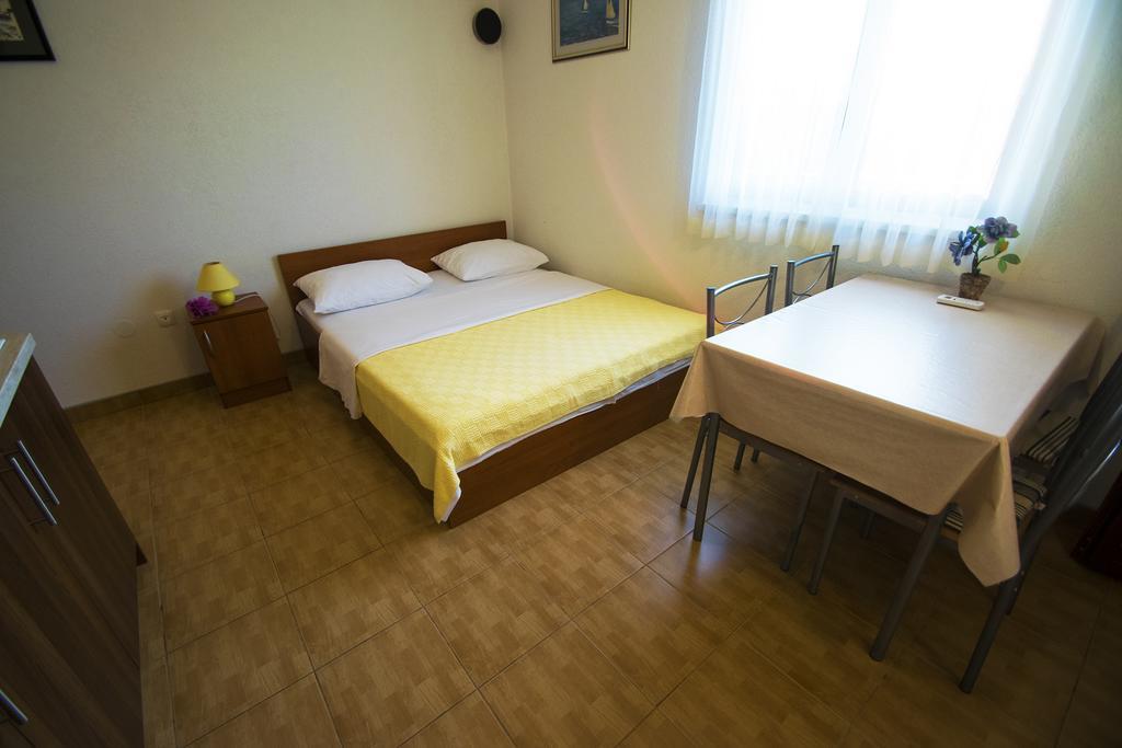 Apartments Zile Starigrad Paklenica Rom bilde